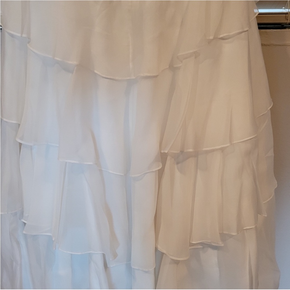 Flattering wedding gown by Theia - Picture 9 of 11